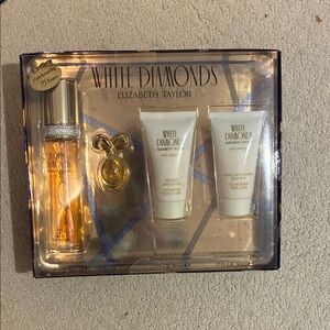 White Diamonds Elizabeth Taylor Gift Set - Gold and White⭐️